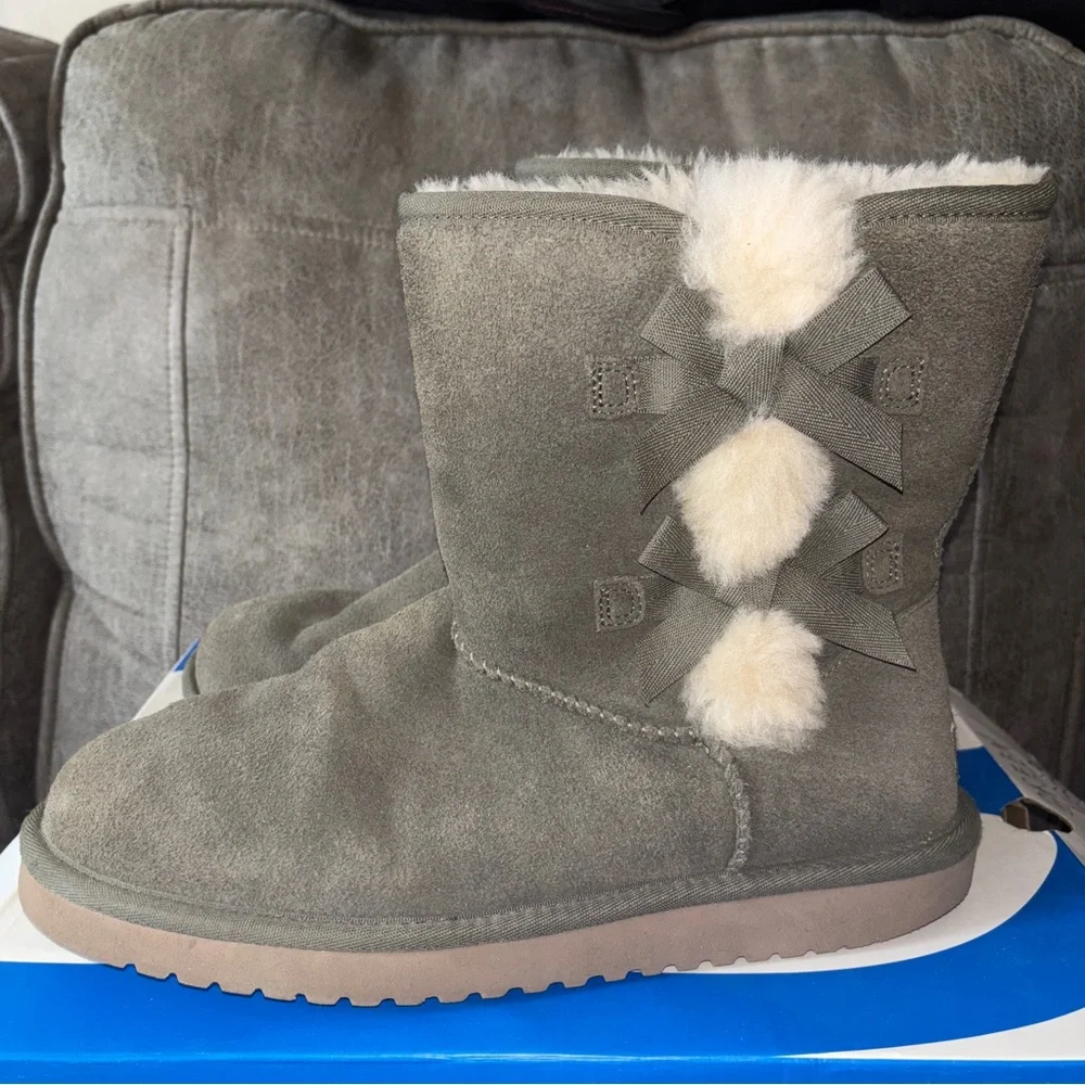 Koolaburra by Ugg Women’s Victoria Short Fur Boots Size 10